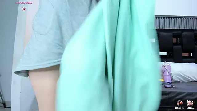 Snapshot of levana1 chatting on 12-05-25, 07:28 levana1 online show from 12-05-25, 07:28