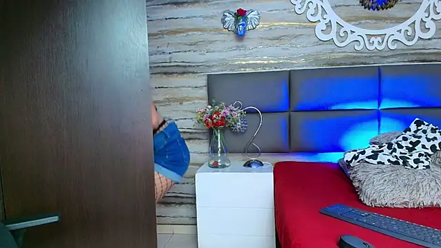 Snapshot of oliver__brown chatting on 03-13-25, 08:22 oliver brown online show from 03-13-25, 08:22