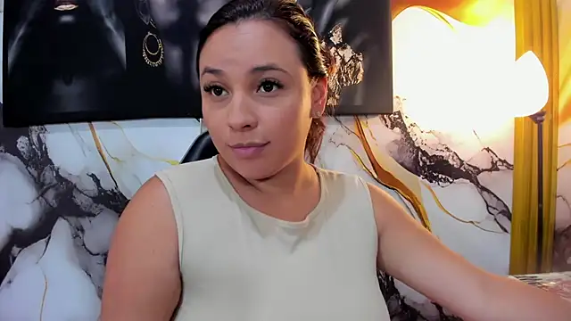 Snapshot of LizzRouse chatting on 06-20-26, 09:28 LizzRouse online show from 06-20-26, 09:28