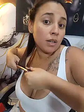 Snapshot of LizzRouse chatting on 07-18-26, 08:56 LizzRouse online show from 07-18-26, 08:56