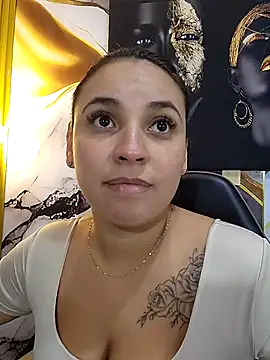 Snapshot of LizzRouse chatting on 08-05-26, 08:44 LizzRouse online show from 08-05-26, 08:44