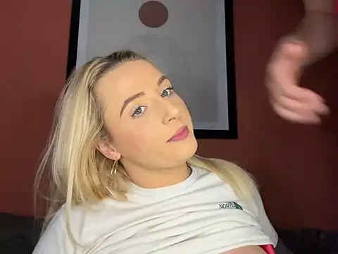 Strongqueen online show from 12-25-24, 12:27