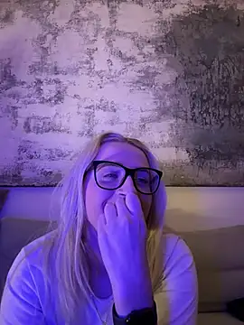 Strongqueen online show from 01-18-25, 12:13