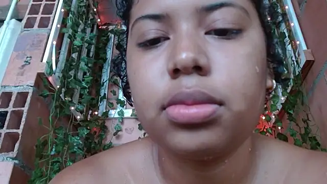 Snapshot of belindathompson chatting on 12-29-24, 06:49 belindathompson online show from 12-29-24, 06:49