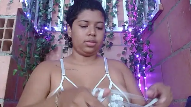 Snapshot of belindathompson chatting on 01-31-25, 08:01 belindathompson online show from 01-31-25, 08:01
