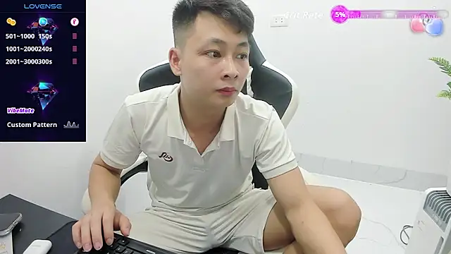 Snapshot of Naughty--asian chatting on 04-03-26, 01:31 Naughty--asian online show from 04-03-26, 01:31