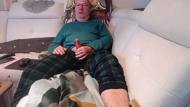 Snapshot of Nudelschwanz chatting on 05-18-26, 04:07 Nudelschwanz online show from 05-18-26, 04:07
