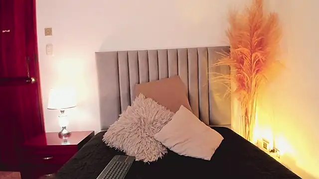 Amber  Davis online show from 12-19-24, 06:12