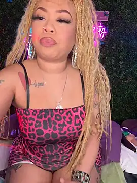 Snapshot of ThickAssRena chatting on 05-16-26, 01:02 ThickAssRena online show from 05-16-26, 01:02