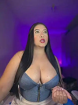 Snapshot of cami_ortiz__ chatting on 05-29-26, 05:05 cami ortiz online show from 05-29-26, 05:05