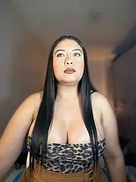 Snapshot of cami_ortiz__ chatting on 06-02-26, 04:58 cami ortiz online show from 06-02-26, 04:58