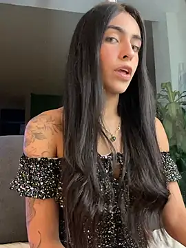 Snapshot of DaphneUwu chatting on 06-16-26, 01:30 DaphneUwu online show from 06-16-26, 01:30