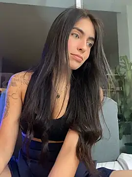 Snapshot of DaphneUwu chatting on 06-18-26, 01:50 DaphneUwu online show from 06-18-26, 01:50