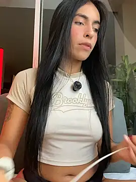 Snapshot of DaphneUwu chatting on 07-28-26, 02:18 DaphneUwu online show from 07-28-26, 02:18