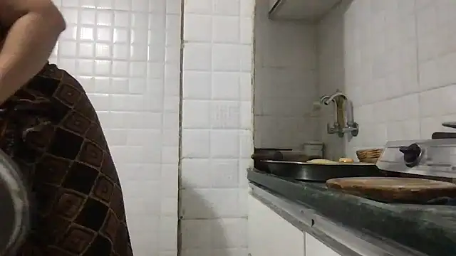 Snapshot of Riyasingh9 chatting on 02-11-25, 03:50 Riyasingh9 online show from 02-11-25, 03:50