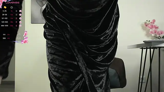 PoisonEvelyn online show from 12-19-25, 10:55