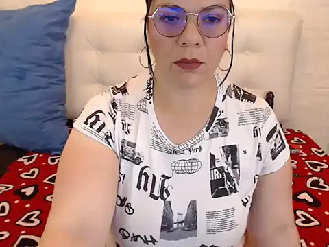 Snapshot of Angiee_BBW chatting on 09-09-25, 05:56 Angiee BBW online show from 09-09-25, 05:56