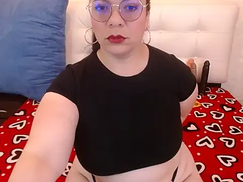 Snapshot of Angiee_BBW chatting on 10-02-25, 08:49 Angiee BBW online show from 10-02-25, 08:49