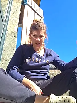 Lina lou4 online show from 03-18-26, 12:19