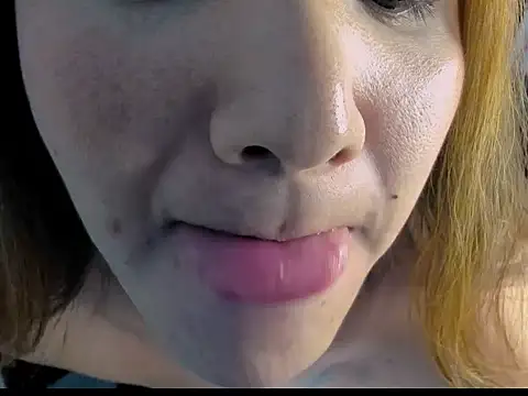 Snapshot of soooooANGEL chatting on 10-12-25, 02:16 soooooANGEL online show from 10-12-25, 02:16