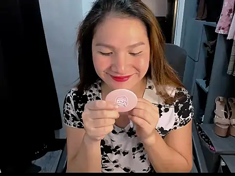 Snapshot of soooooANGEL chatting on 10-14-25, 01:17 soooooANGEL online show from 10-14-25, 01:17