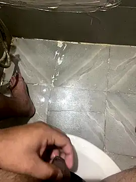 Snapshot of Rahuldhe22 chatting on 09-17-25, 08:21 Rahuldhe22 online show from 09-17-25, 08:21