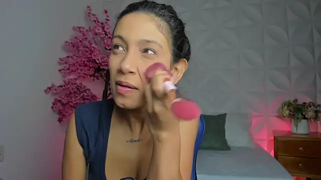 cora 22 online show from 04-13-26, 01:05