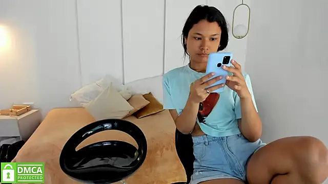 Snapshot of sexychanell_18 chatting on 03-06-25, 03:45 sexychanell 18 online show from 03-06-25, 03:45