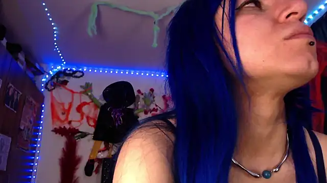 Snapshot of pussytight_pervert chatting on 10-27-25, 01:09 pussytight pervert online show from 10-27-25, 01:09