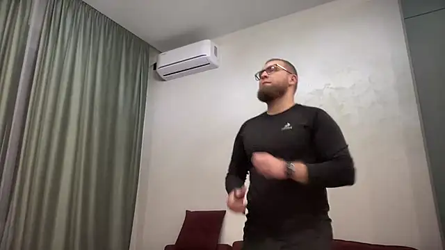 Bear bear  online show from 02-13-25, 04:28