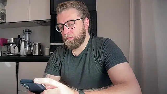 Bear bear  online show from 04-20-26, 07:55