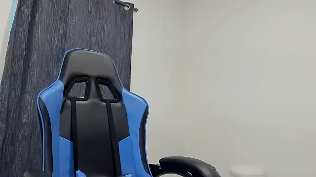 Snapshot of victoriachicas chatting on 01-01-25, 12:44 victoriachicas online show from 01-01-25, 12:44