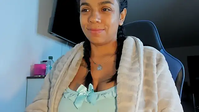 Snapshot of victoriachicas chatting on 10-03-25, 08:11 victoriachicas online show from 10-03-25, 08:11