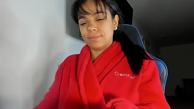 Snapshot of victoriachicas chatting on 10-24-25, 08:00 victoriachicas online show from 10-24-25, 08:00