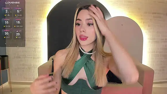 JuanitaClay online show from 03-18-25, 08:48