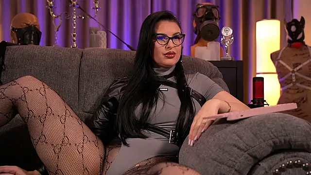 Snapshot of kelly_kent chatting on 12-20-24, 12:41 kelly kent online show from 12-20-24, 12:41