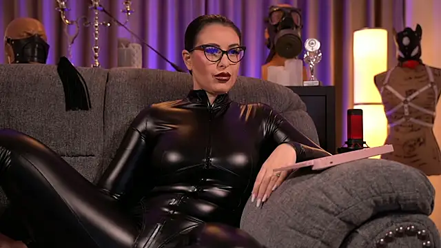 Snapshot of kelly_kent chatting on 12-28-24, 07:43 kelly kent online show from 12-28-24, 07:43