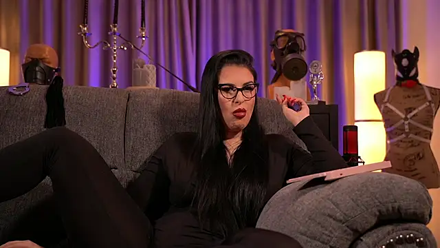 Snapshot of kelly_kent chatting on 01-08-25, 12:49 kelly kent online show from 01-08-25, 12:49
