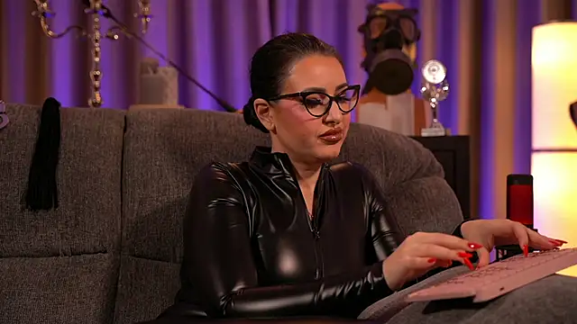 Snapshot of kelly_kent chatting on 01-28-25, 02:11 kelly kent online show from 01-28-25, 02:11