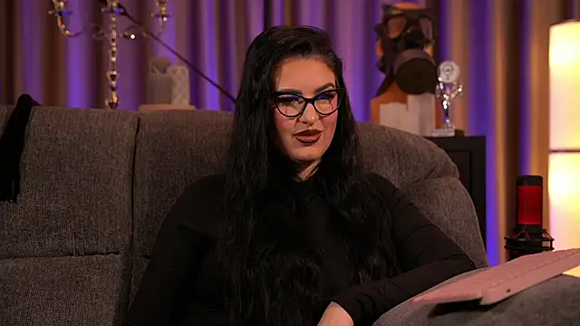 Snapshot of kelly_kent chatting on 01-29-25, 12:43 kelly kent online show from 01-29-25, 12:43