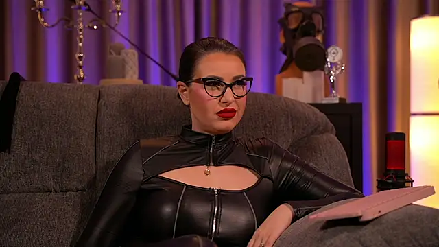 Snapshot of kelly_kent chatting on 02-03-25, 12:25 kelly kent online show from 02-03-25, 12:25