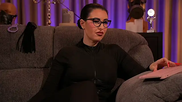 Snapshot of kelly_kent chatting on 03-03-25, 01:42 kelly kent online show from 03-03-25, 01:42