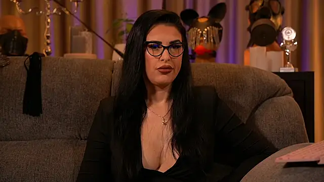 Snapshot of kelly_kent chatting on 10-31-25, 11:06 kelly kent online show from 10-31-25, 11:06