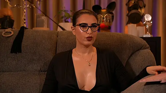 Snapshot of kelly_kent chatting on 11-03-25, 12:24 kelly kent online show from 11-03-25, 12:24