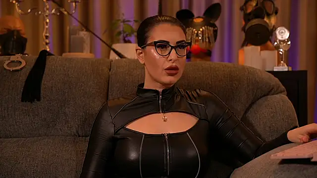 Snapshot of kelly_kent chatting on 11-04-25, 12:10 kelly kent online show from 11-04-25, 12:10