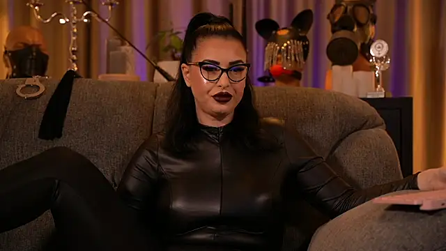 Snapshot of kelly_kent chatting on 11-10-25, 12:20 kelly kent online show from 11-10-25, 12:20