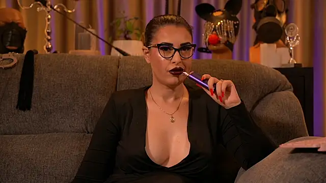 Snapshot of kelly_kent chatting on 11-14-25, 12:42 kelly kent online show from 11-14-25, 12:42