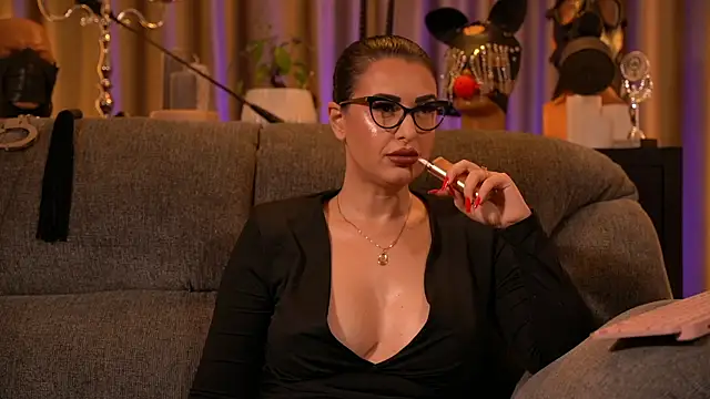 Snapshot of kelly_kent chatting on 11-15-25, 01:25 kelly kent online show from 11-15-25, 01:25