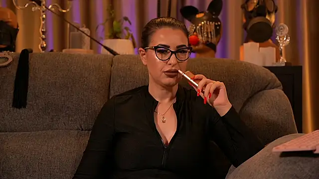 Snapshot of kelly_kent chatting on 11-18-25, 01:33 kelly kent online show from 11-18-25, 01:33