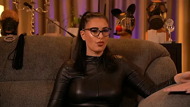 Snapshot of kelly_kent chatting on 11-21-25, 09:02 kelly kent online show from 11-21-25, 09:02